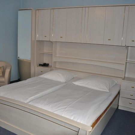 Hotel Pension Savoy Near Kurfuerstendamm Берлин Стая снимка