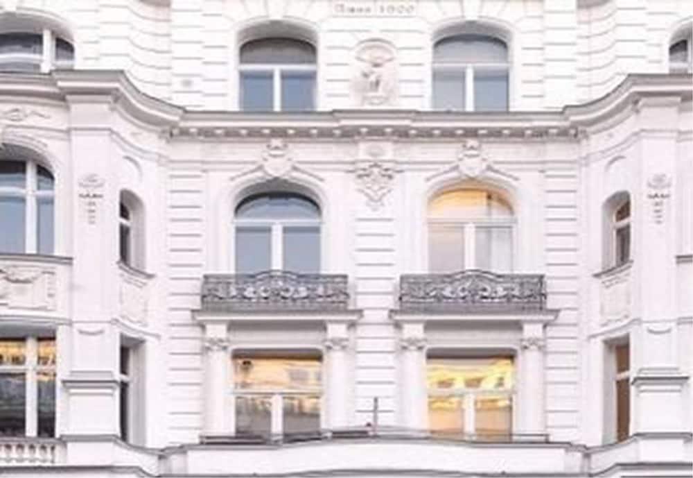 Hotel Pension Savoy Near Kurfuerstendamm Берлин Екстериор снимка