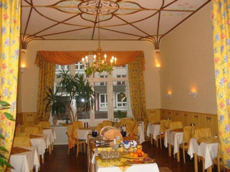 Hotel Pension Savoy Near Kurfuerstendamm Берлин Ресторант снимка
