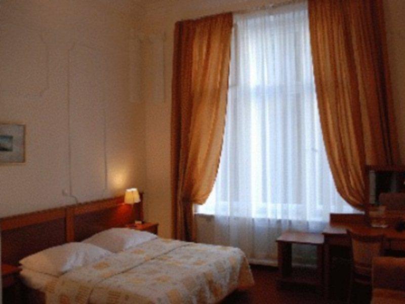 Hotel Pension Savoy Near Kurfuerstendamm Берлин Стая снимка
