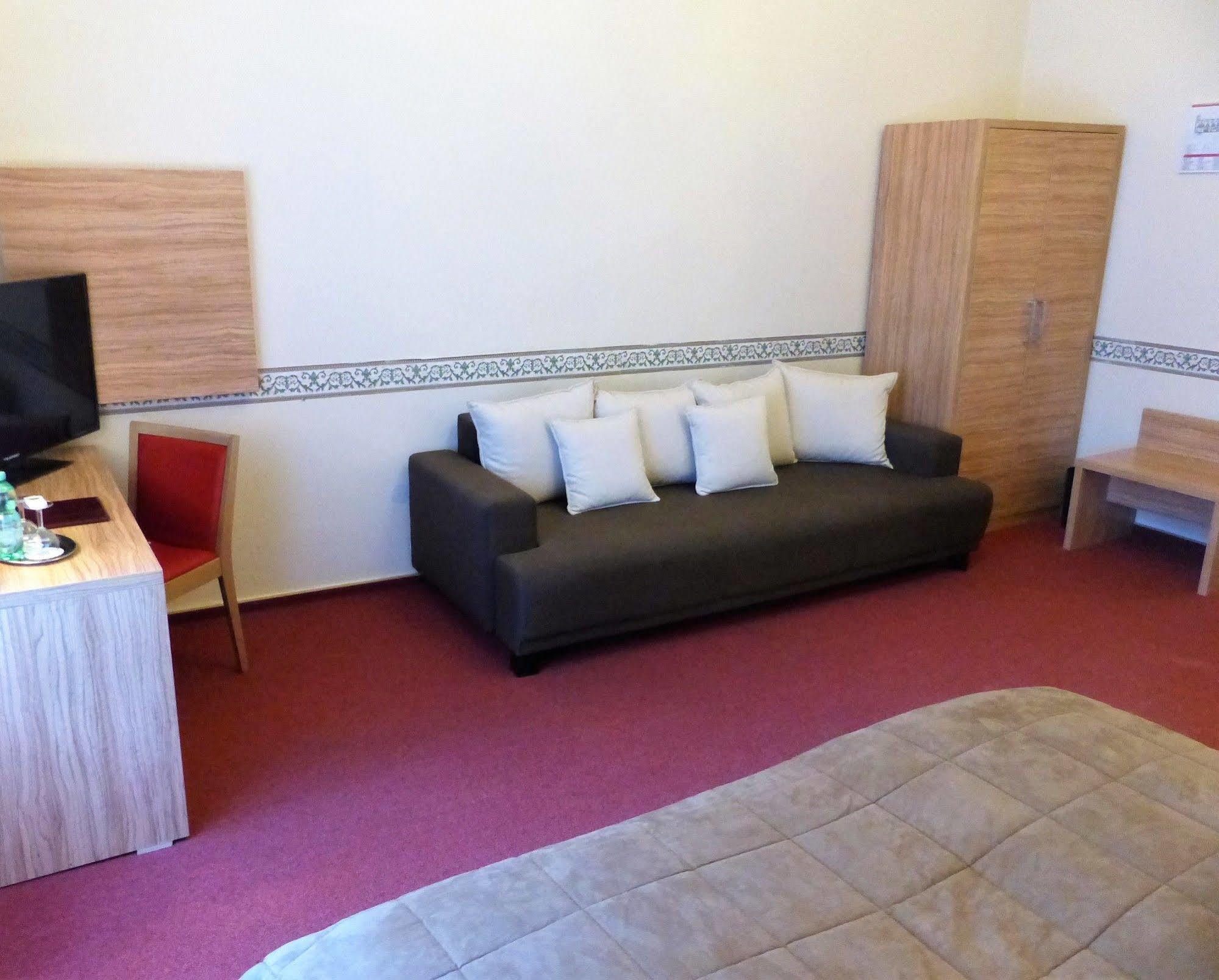 Hotel Pension Savoy Near Kurfuerstendamm Берлин Екстериор снимка