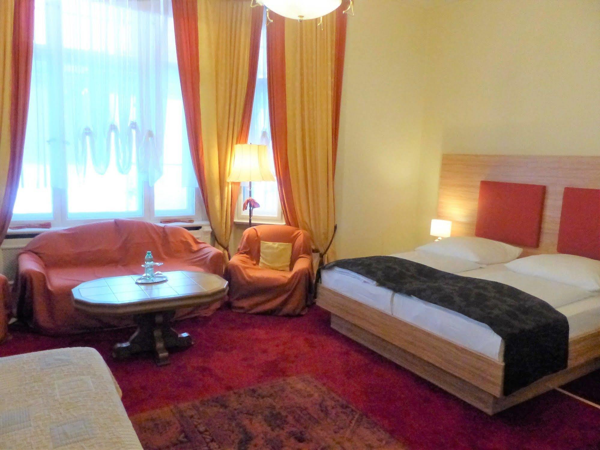 Hotel Pension Savoy Near Kurfuerstendamm Берлин Екстериор снимка