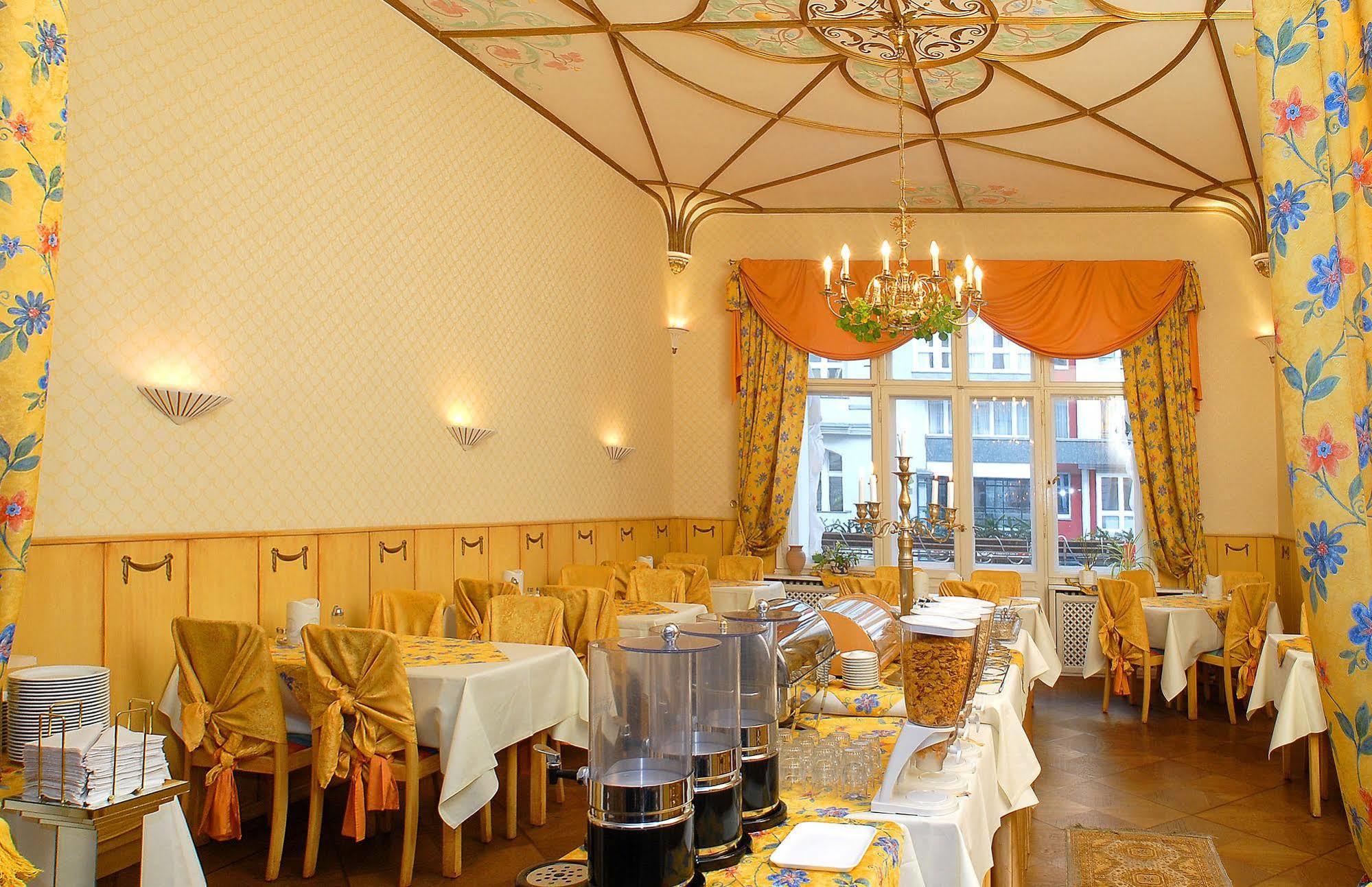 Hotel Pension Savoy Near Kurfuerstendamm Берлин Екстериор снимка
