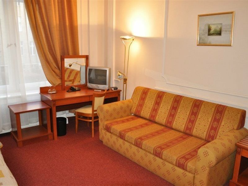 Hotel Pension Savoy Near Kurfuerstendamm Берлин Екстериор снимка
