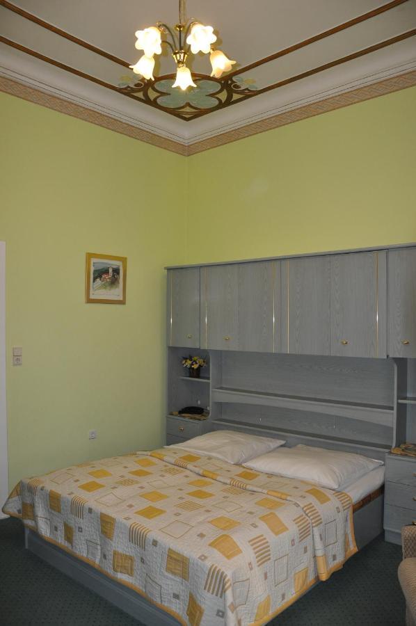 Hotel Pension Savoy Near Kurfuerstendamm Берлин Стая снимка