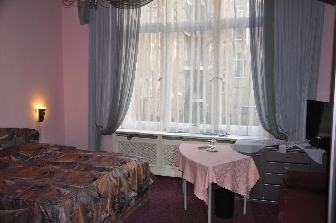 Hotel Pension Savoy Near Kurfuerstendamm Берлин Стая снимка