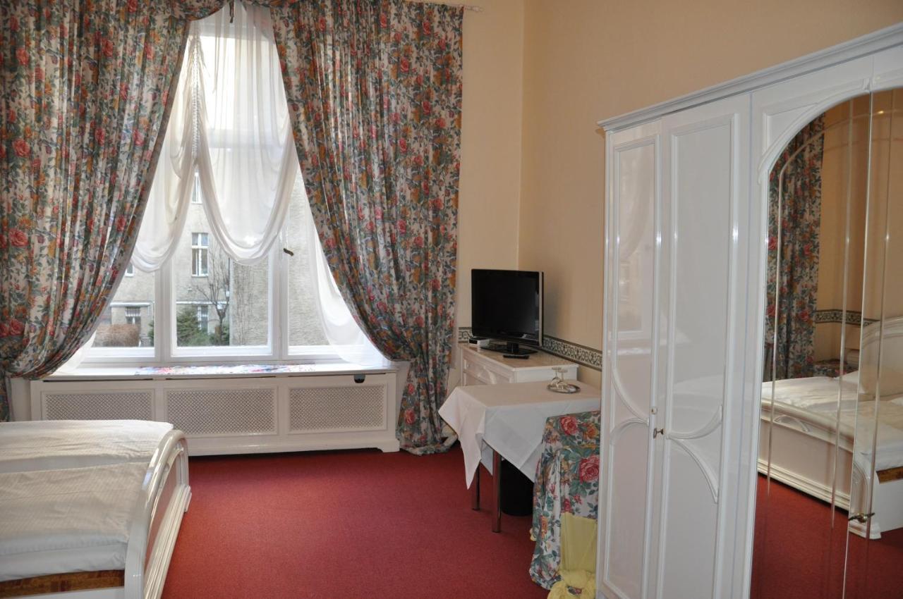 Hotel Pension Savoy Near Kurfuerstendamm Берлин Стая снимка