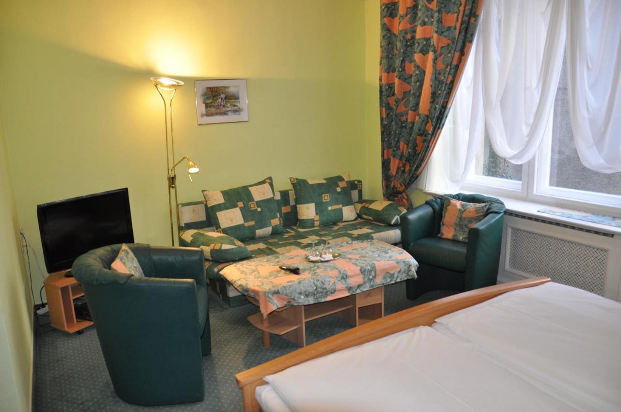 Hotel Pension Savoy Near Kurfuerstendamm Берлин Стая снимка