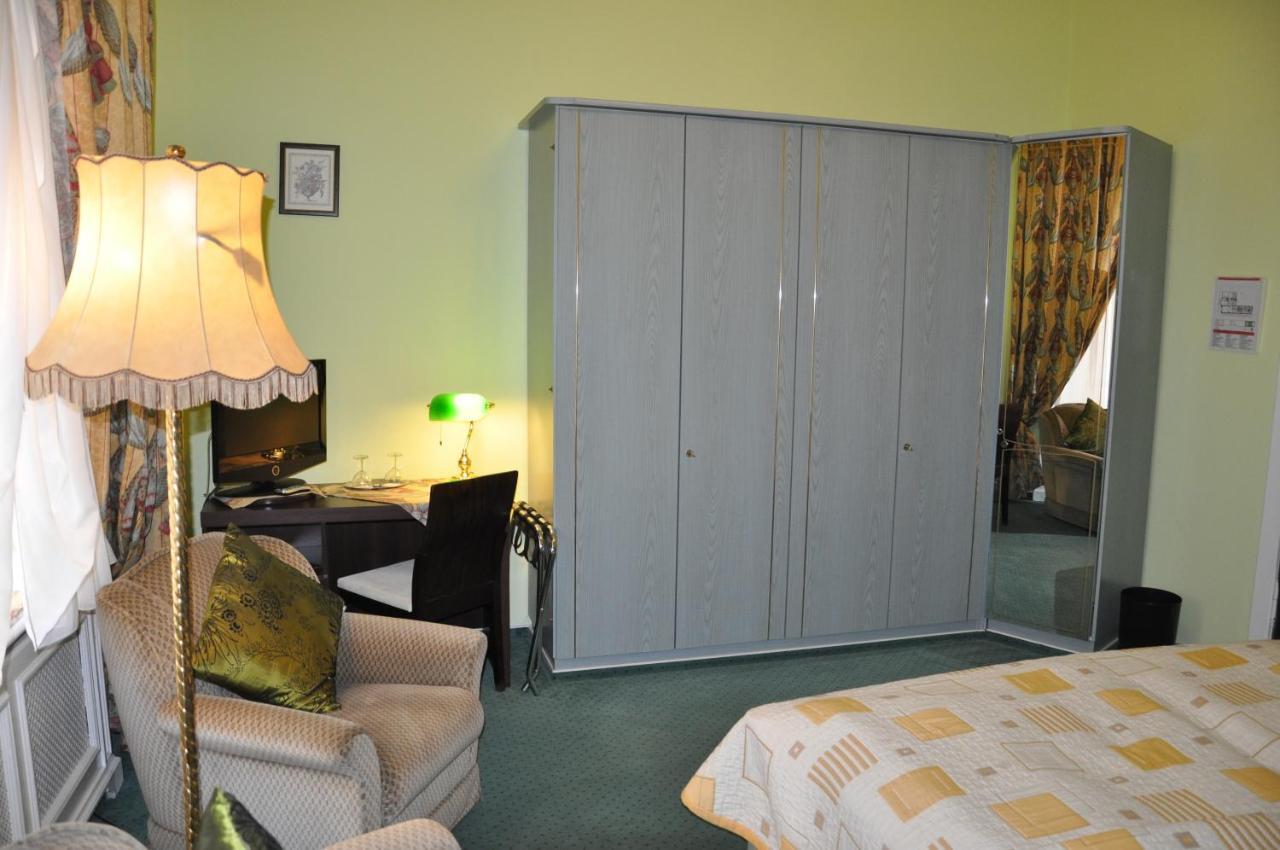 Hotel Pension Savoy Near Kurfuerstendamm Берлин Стая снимка