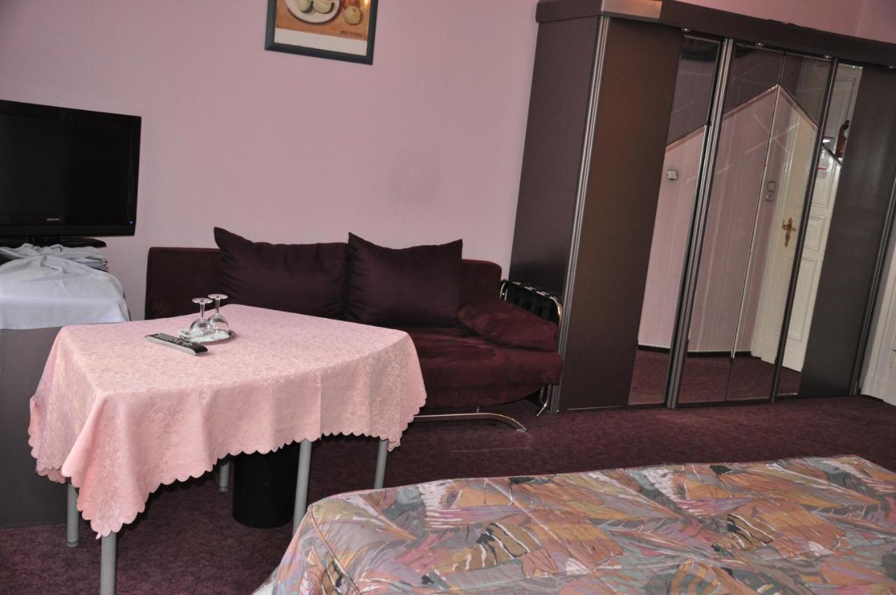 Hotel Pension Savoy Near Kurfuerstendamm Берлин Стая снимка